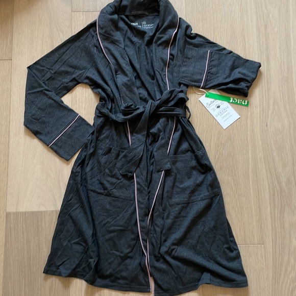 NWT Pact Robe+Voted #1+Organic cotton.+Charcoal+Lavender+100% Cotton - Picture 2 of 5